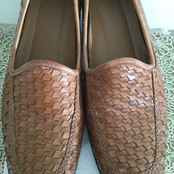 New In Box St John’s Bay Women’s Muffy Woven  Loafers. New In Box Size 8M. - Picture 3 of 8